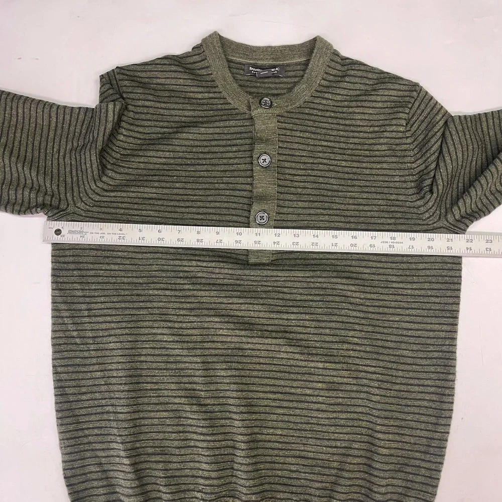 Banana Republic Mens Extra Fine Merino Wool Henley Sweater Olive Green Striped L